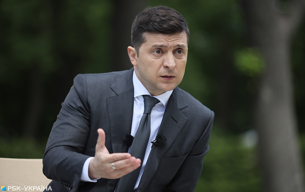 Психолог расшифровала язык тела Зеленского: красноречив от глаз до ступней (фото)